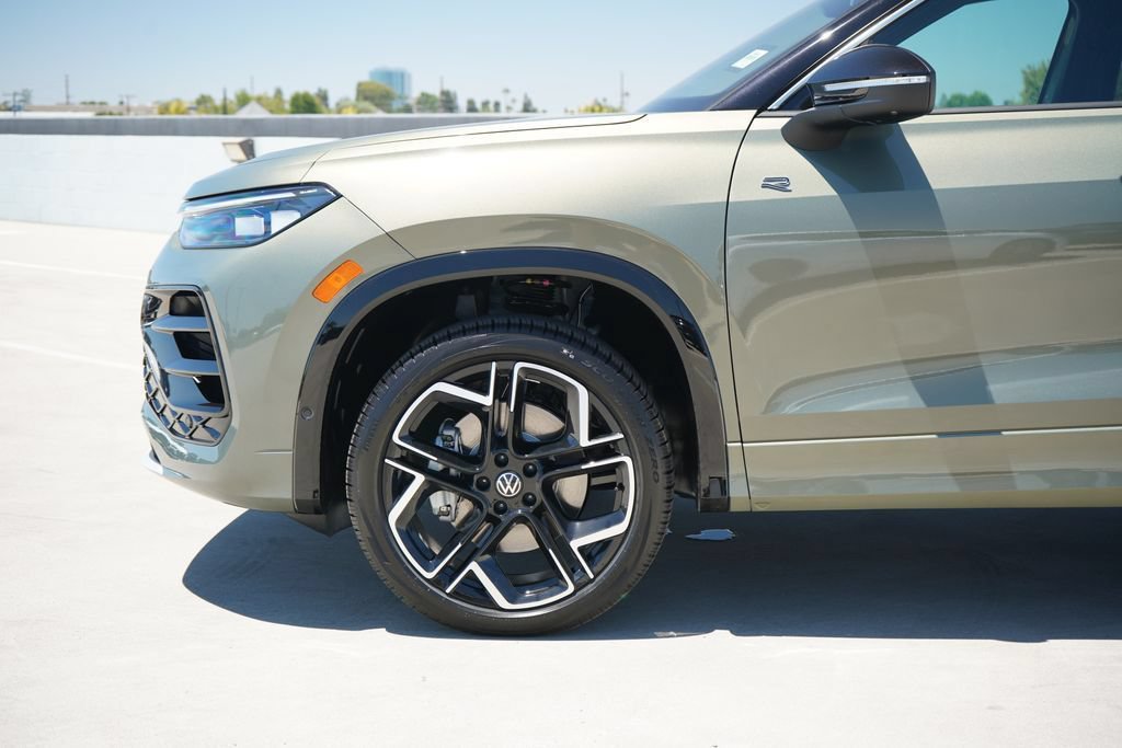 New 2026 Volkswagen Tiguan SEL R-Line AWD/4WD image 2
