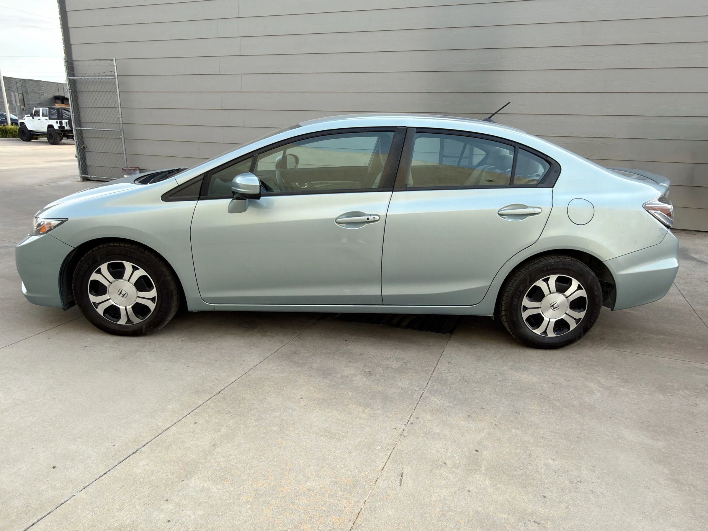 Used 2015 Honda Civic Hybrid Sedan image 4