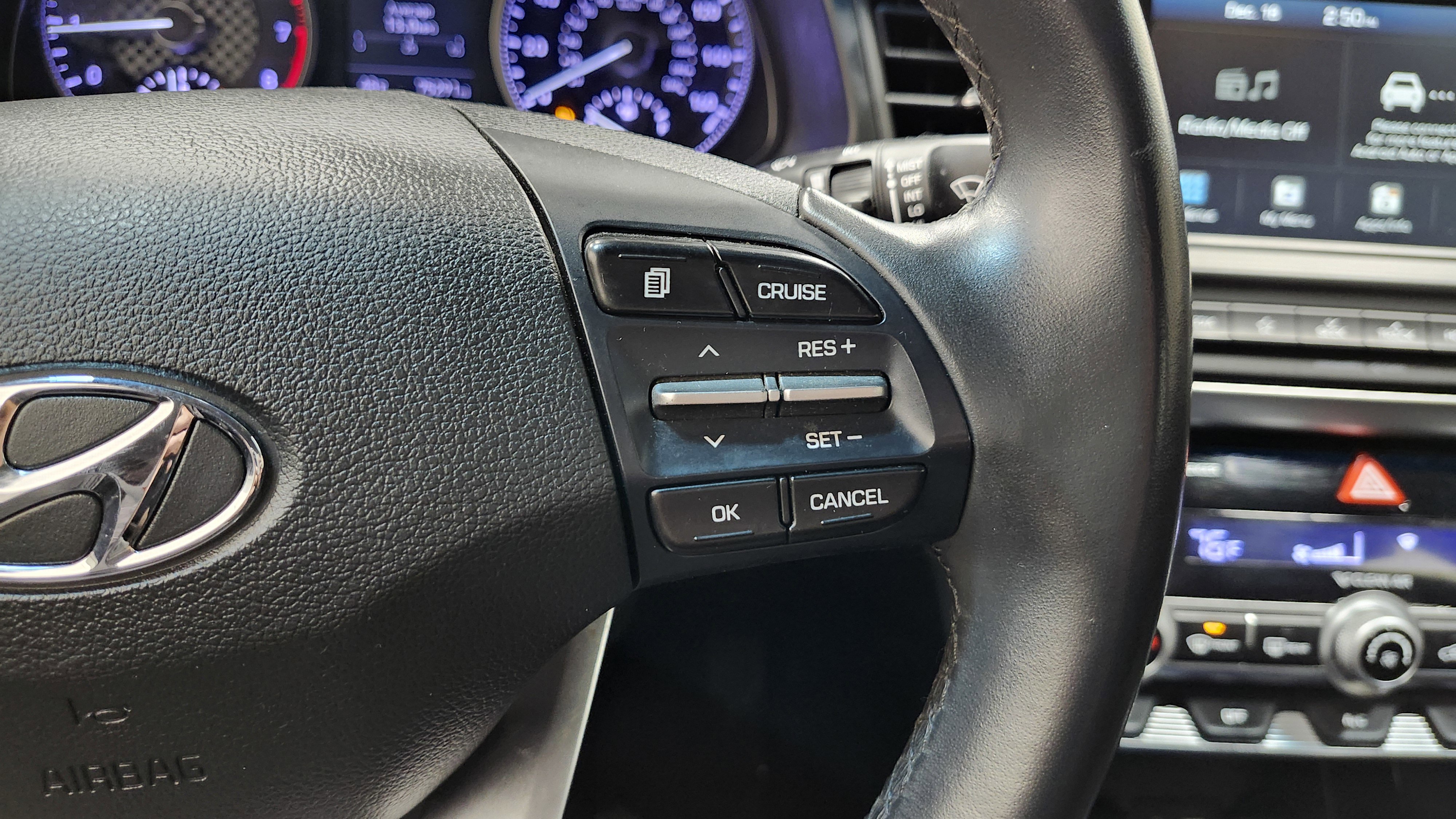 Used 2020 Hyundai Elantra Value Edition w/ Winter Weather Package image 31