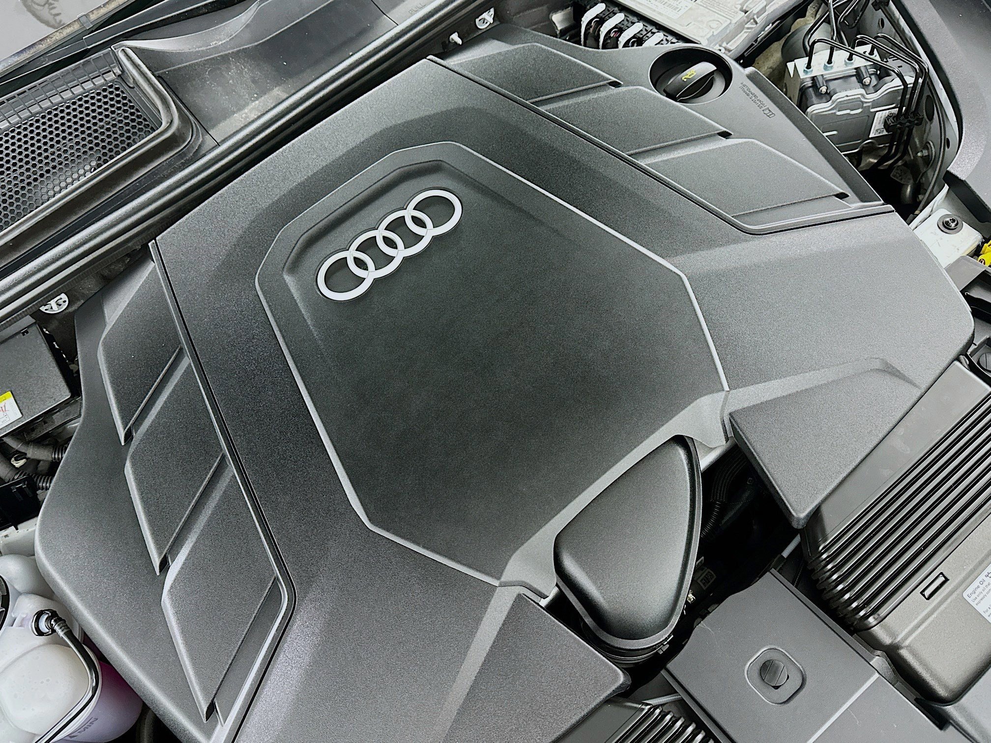 Used 2024 Audi Q8 Prestige w/ Prestige Package AWD/4WD image 31