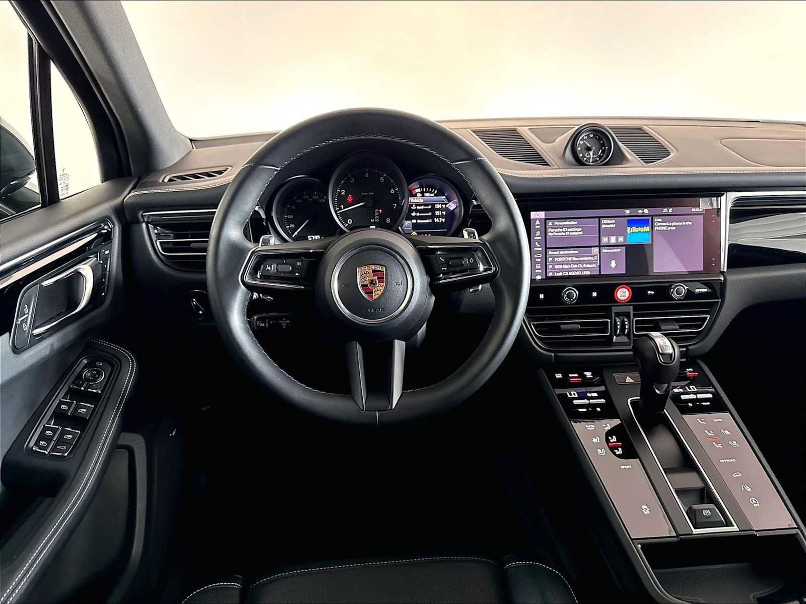 Used 2026 Porsche Macan AWD/4WD image 16