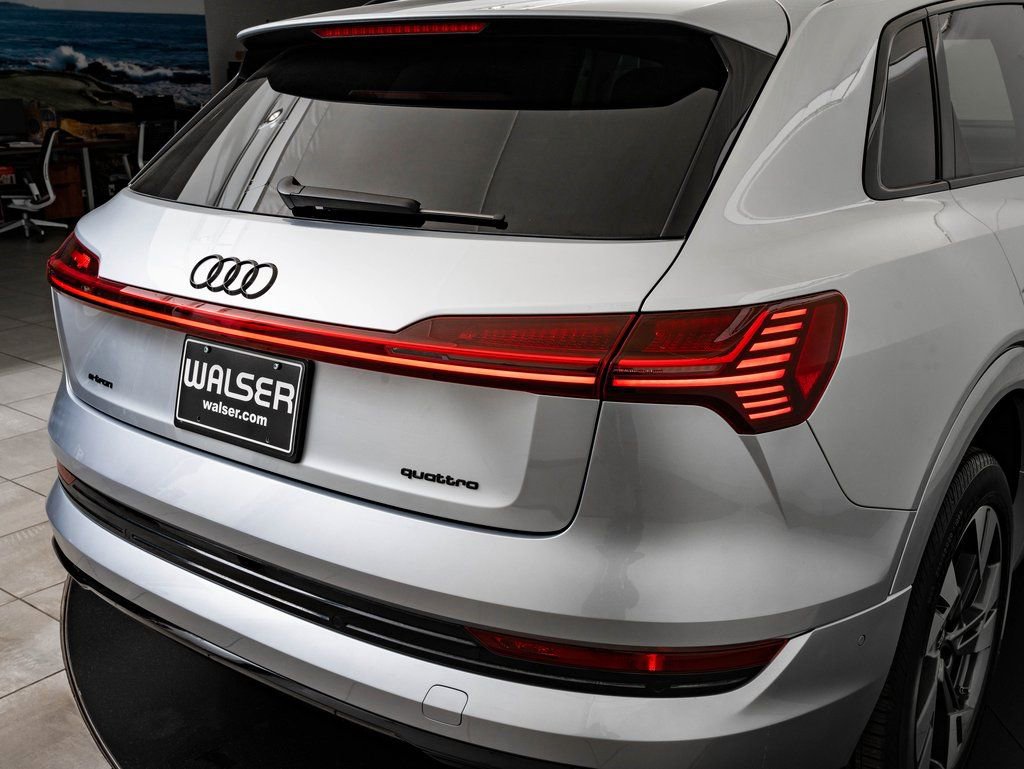 Used 2022 Audi e-tron Premium w/ Convenience Plus Package AWD/4WD image 9