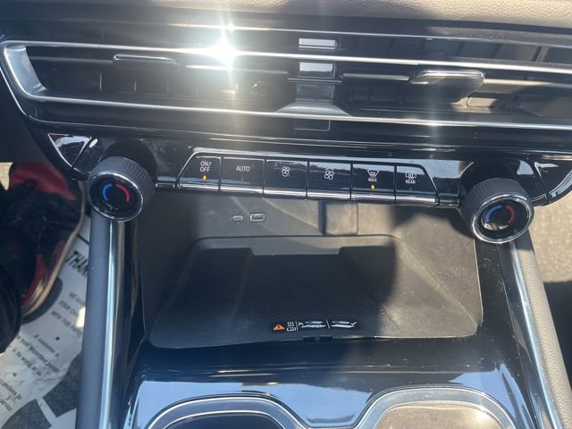 Used 2024 Chevrolet Traverse RS image 28