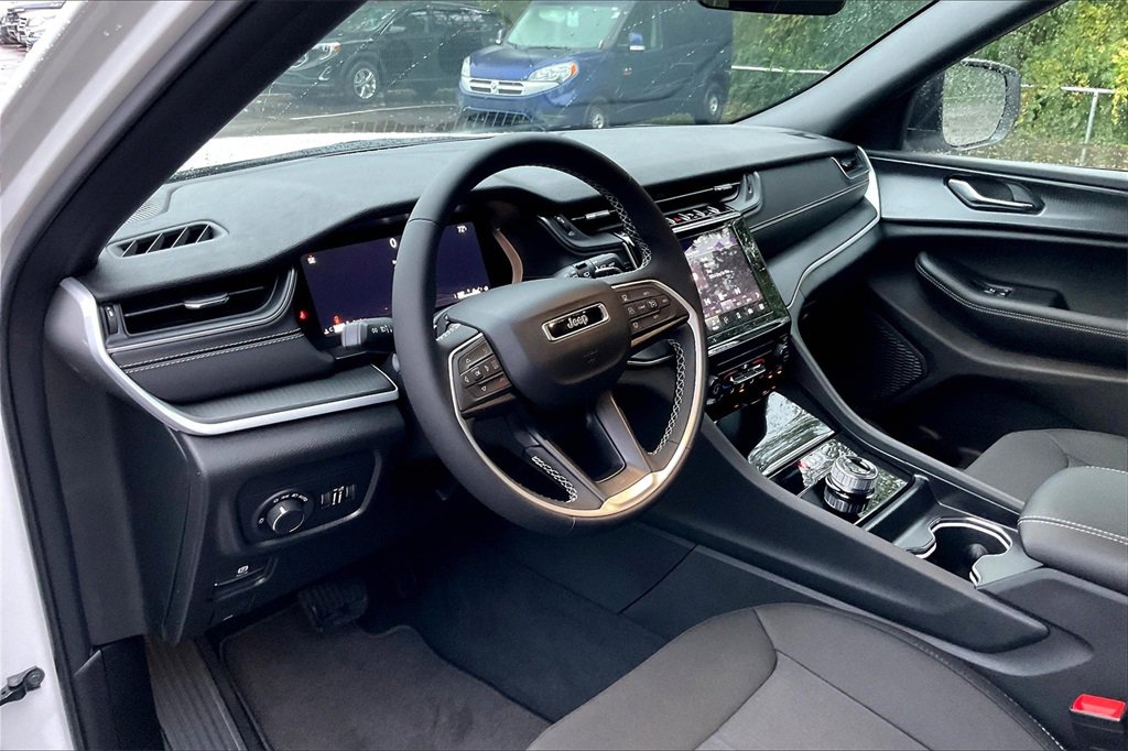 New 2025 Jeep Grand Cherokee Laredo X image 6