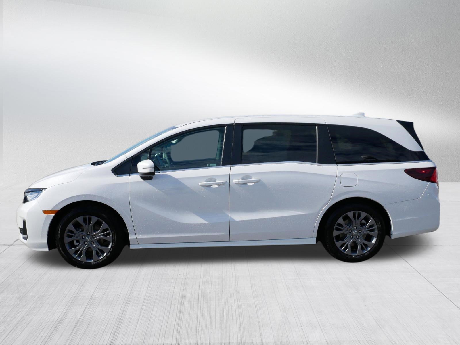 Certified 2026 Honda Odyssey Touring image 4