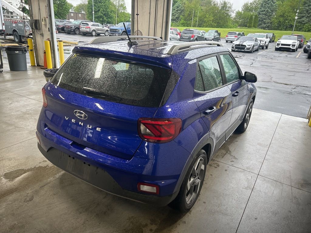 Certified 2025 Hyundai Venue SEL FWD image 7