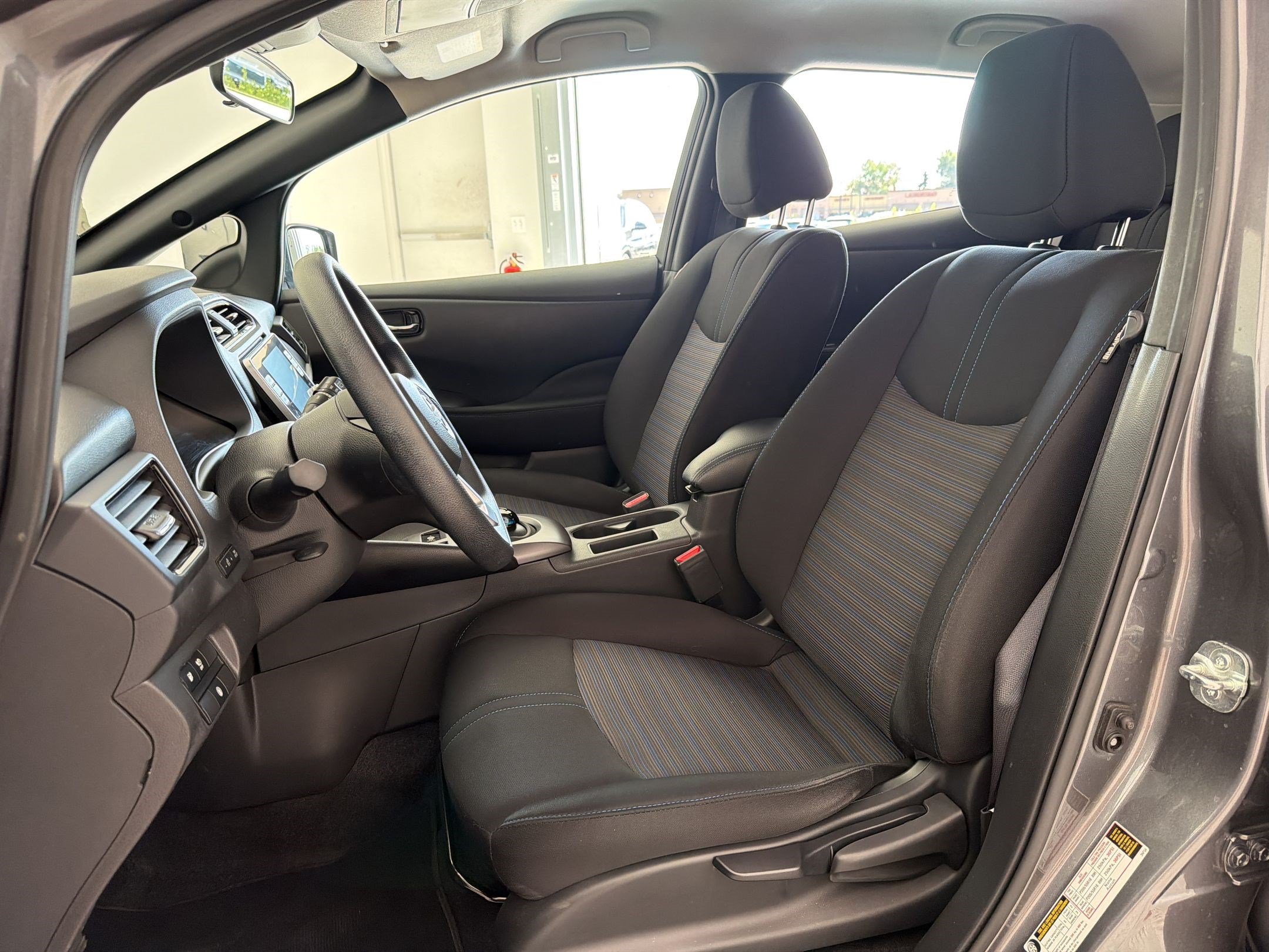 Used 2025 Nissan Leaf S FWD image 5