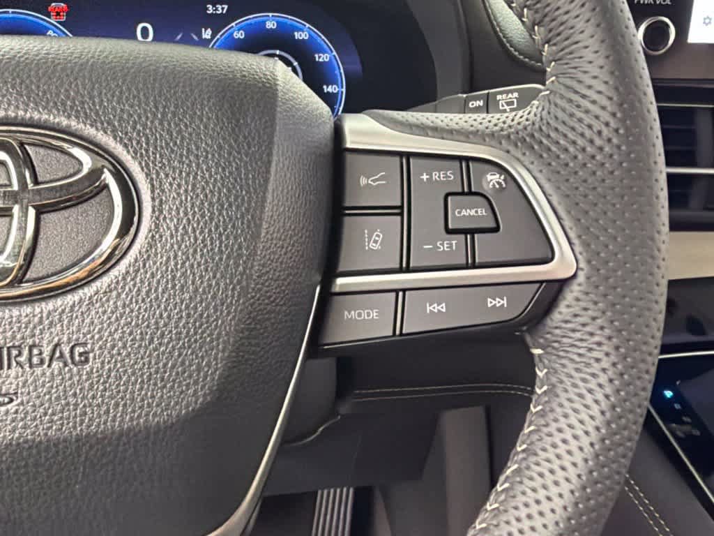 Used 2026 Toyota Sienna Limited FWD image 28