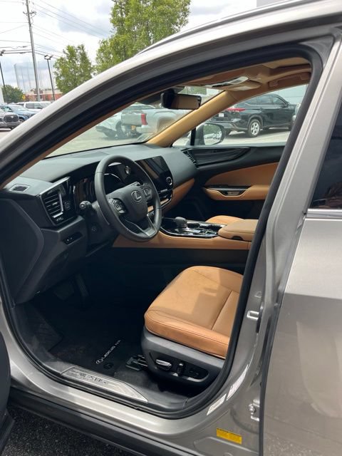 Used 2025 Lexus NX 250 FWD w/ Premium Package image 7