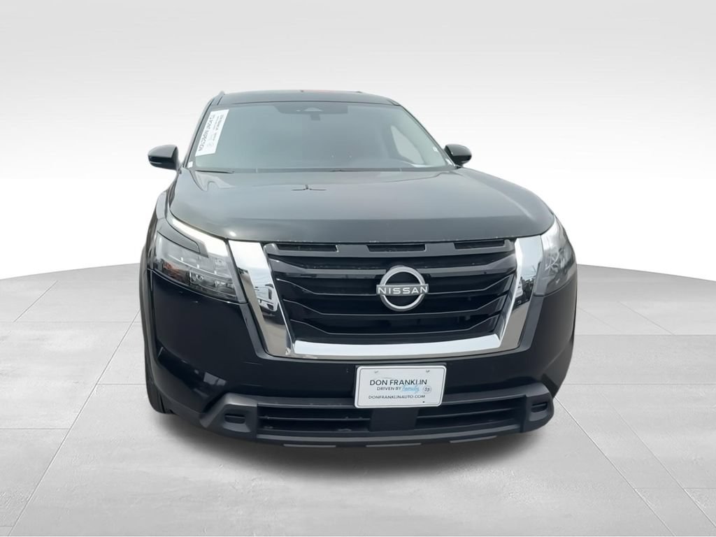 Used 2025 Nissan Pathfinder SV FWD image 3