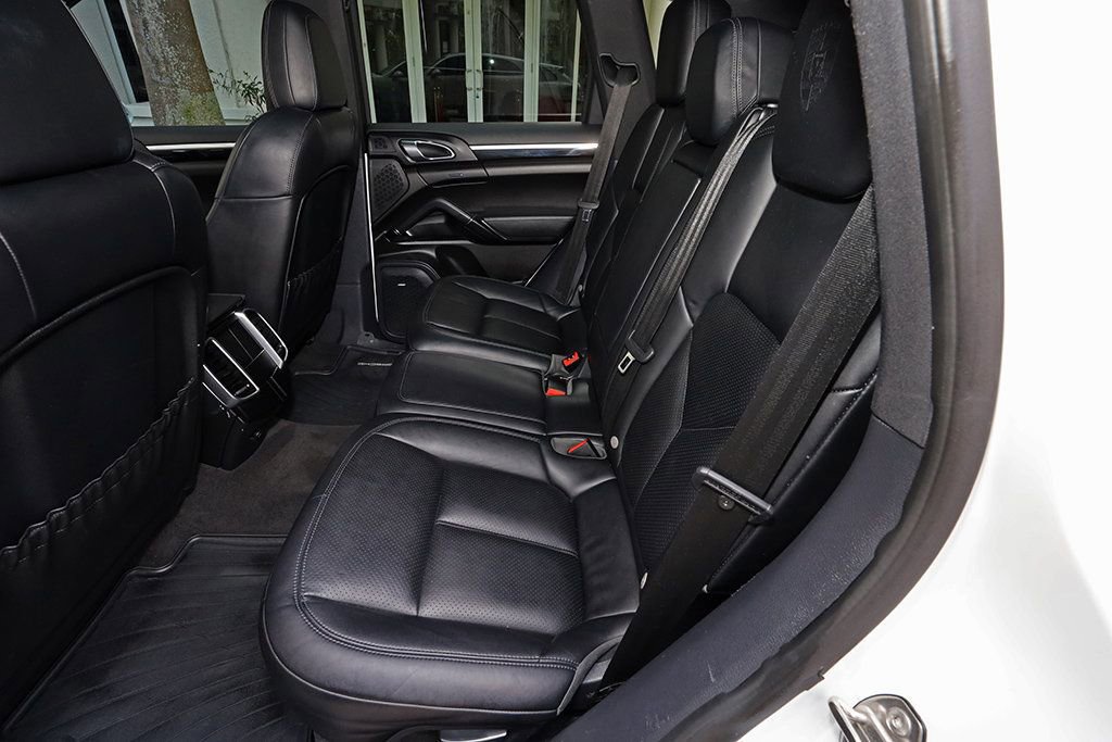 Used 2018 Porsche Cayenne Platinum Edition image 28