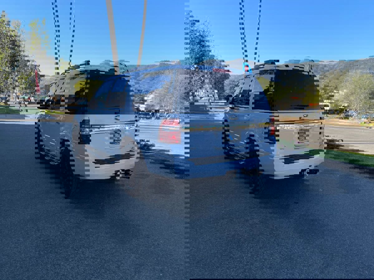 Used 2017 Ford Expedition XLT w/ Equipment Group 202A image 7