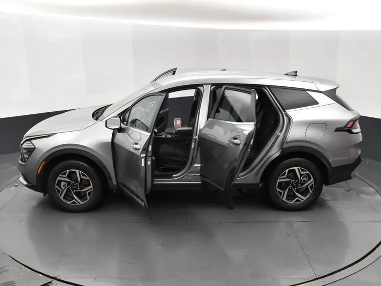 Used 2024 Kia Sportage LX image 7