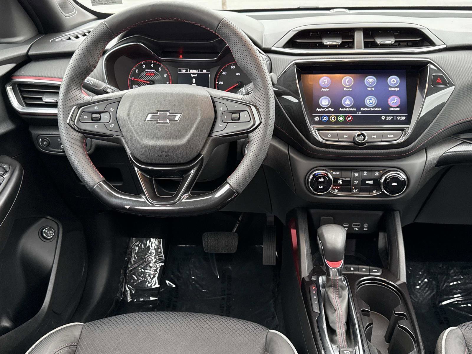 Used 2023 Chevrolet TrailBlazer RS w/ Sun and Liftgate Package image 2