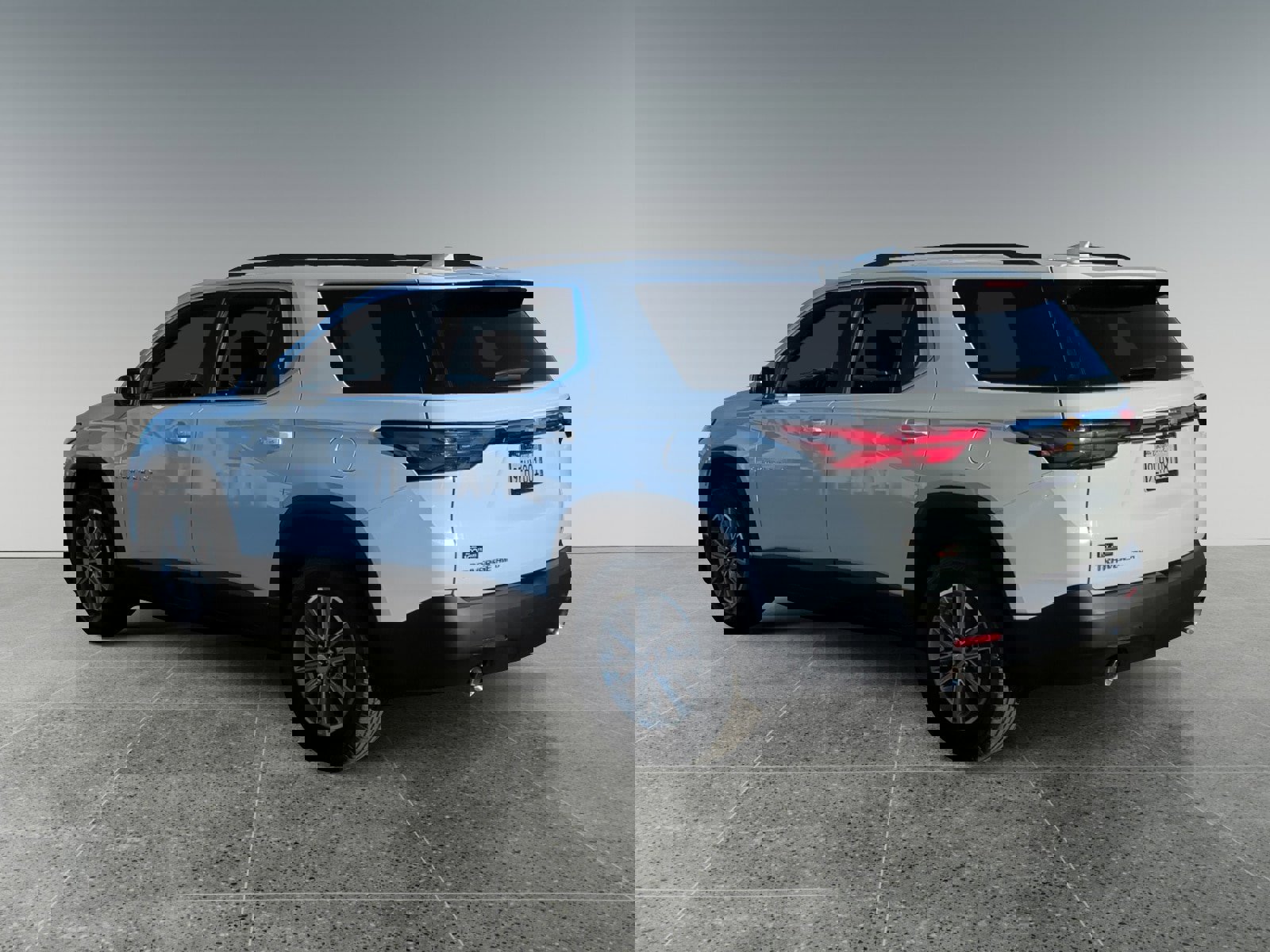 Used 2023 Chevrolet Traverse LT image 3