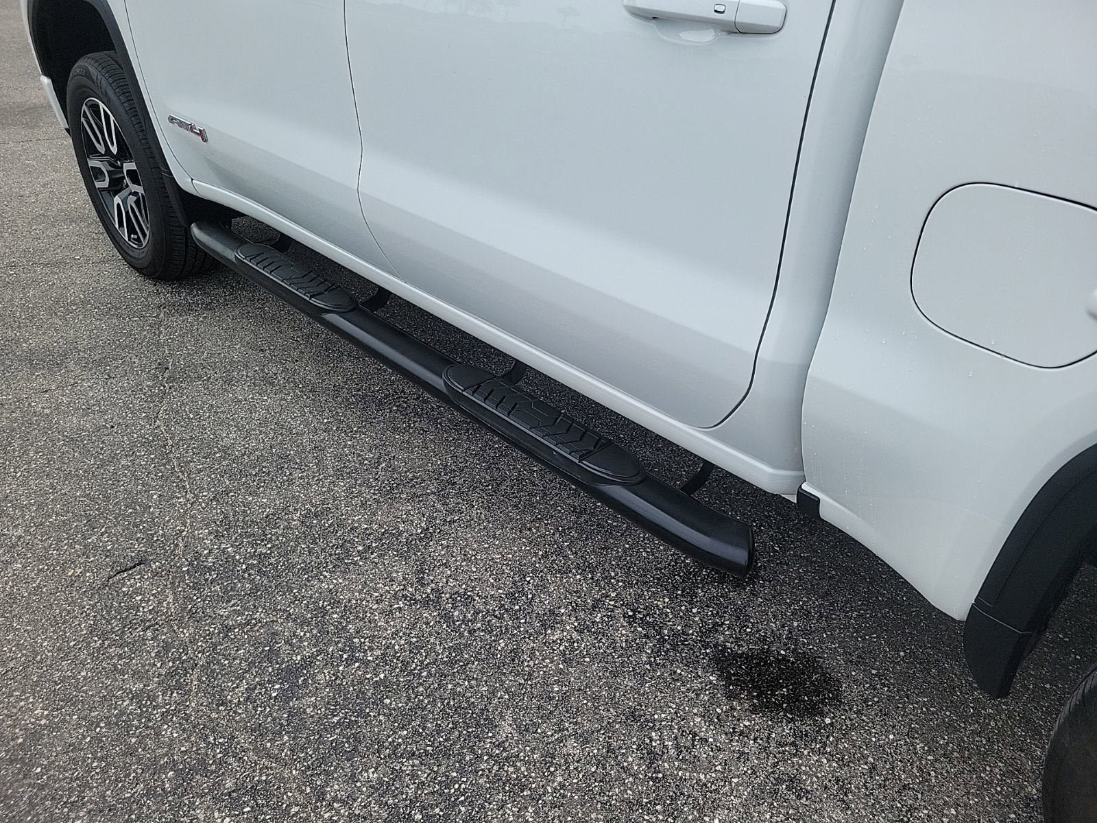Used 2021 GMC Sierra 1500 AT4 w/ Driver Alert Package II AWD/4WD image 9