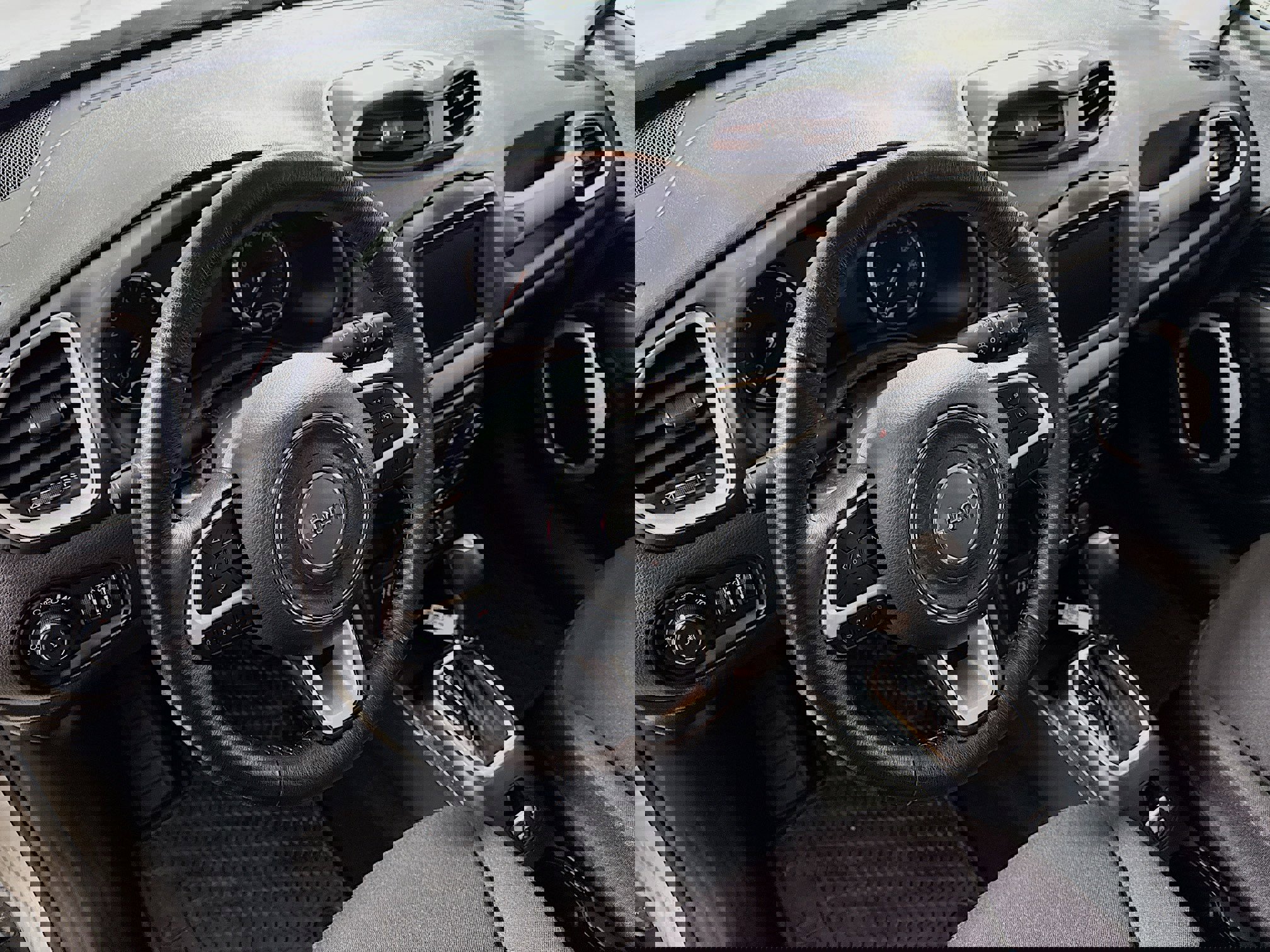 Used 2021 Jeep Renegade Latitude image 12