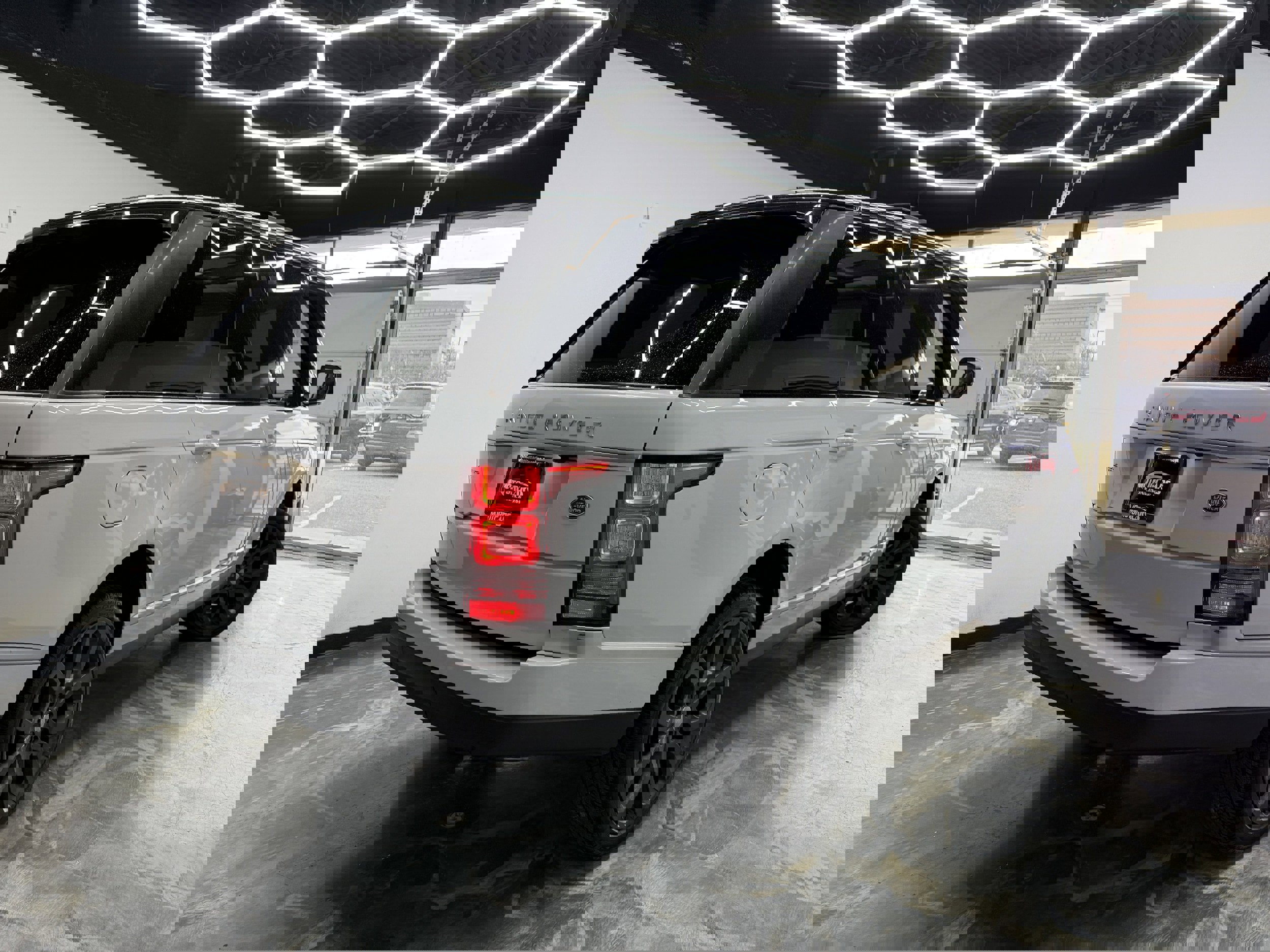 Used 2017 Land Rover Range Rover Supercharged image 3