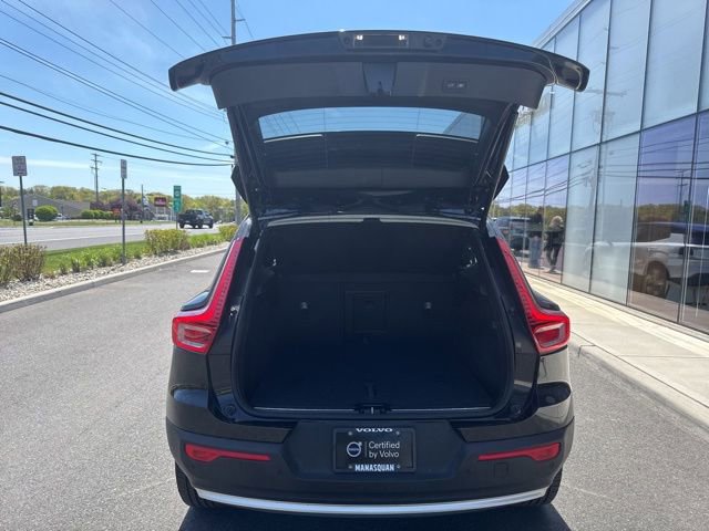 Certified 2025 Volvo XC40 B5 Plus AWD/4WD image 11