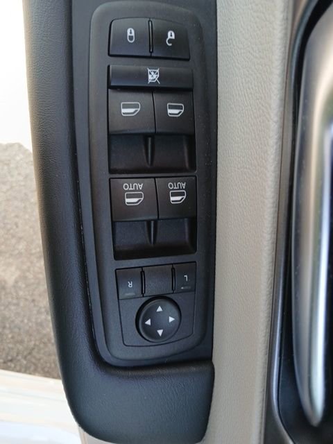 Used 2024 Chrysler Pacifica Touring-L image 44