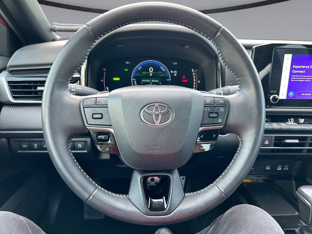Used 2025 Toyota Camry SE w/ Convenience Package FWD image 15
