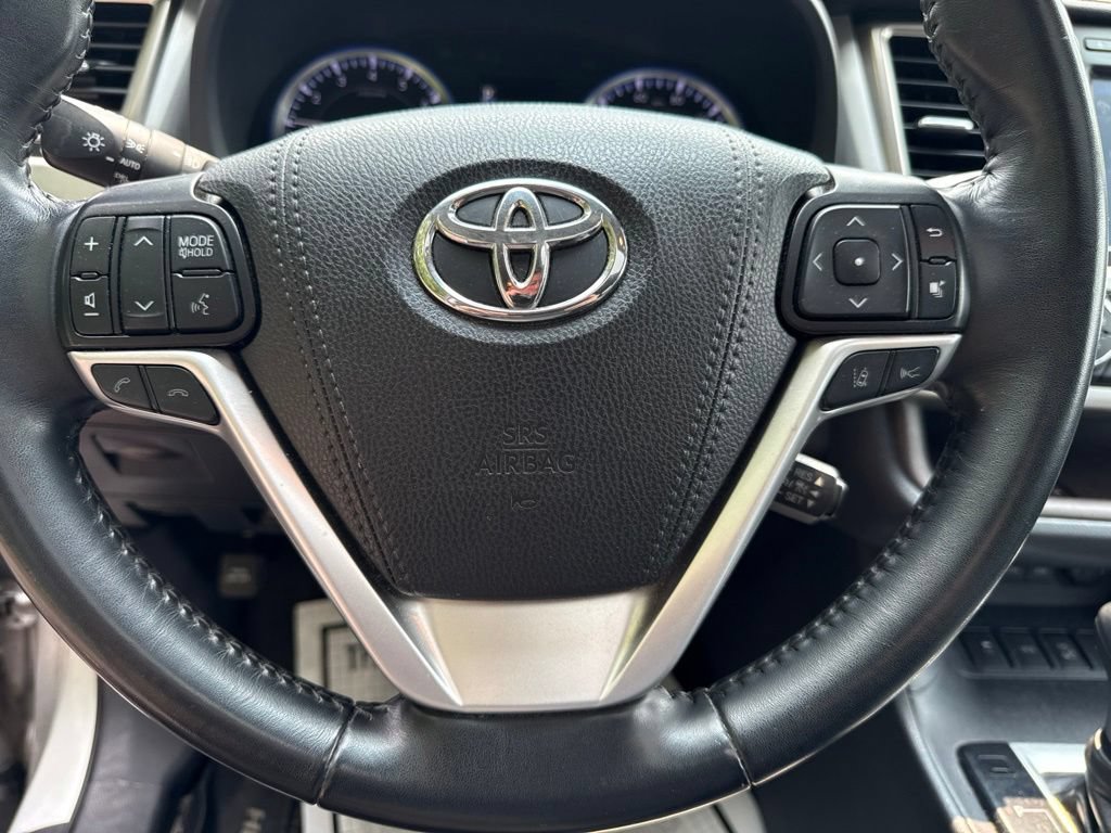 Used 2019 Toyota Highlander XLE AWD/4WD image 27