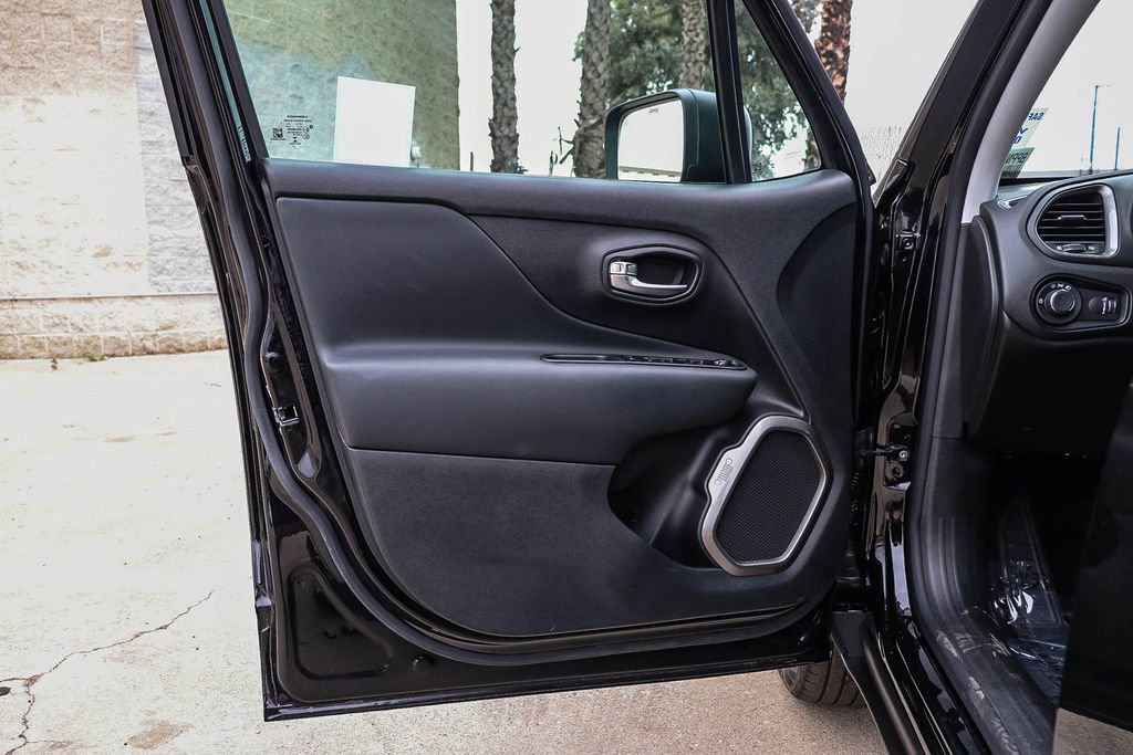 Used 2022 Jeep Renegade Sport w/ Sport Appearance Group image 24