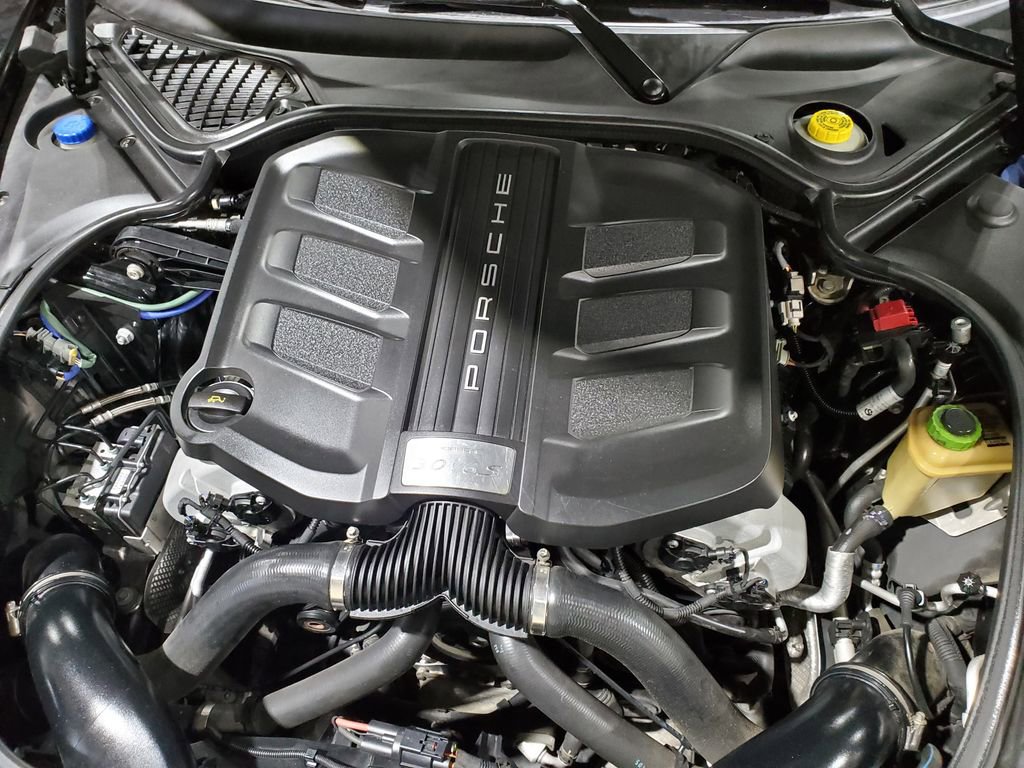 Used 2014 Porsche Panamera 4S Executive image 51