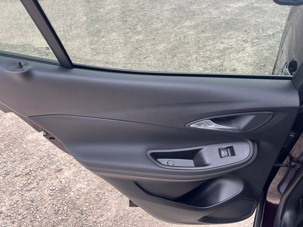 Used 2021 Buick Encore GX Essence AWD/4WD image 24