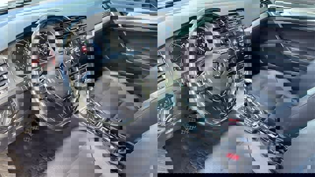 Used 2015 Volkswagen Golf S image 25