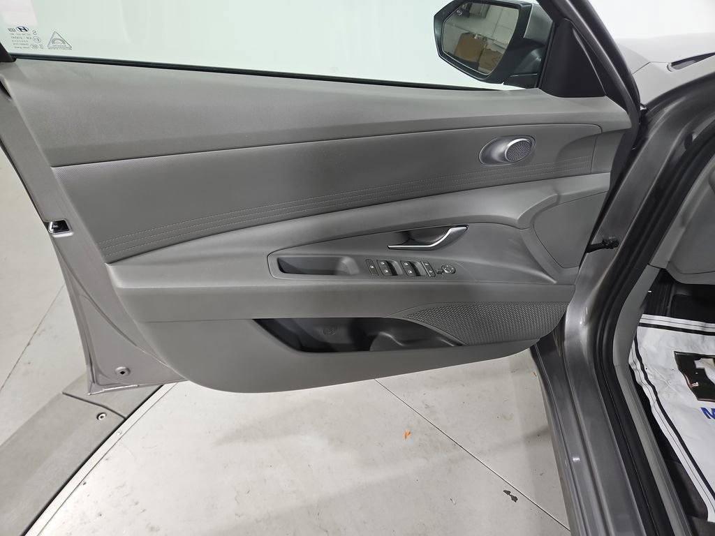 Used 2023 Hyundai Elantra SEL w/ Cargo Package FWD image 11