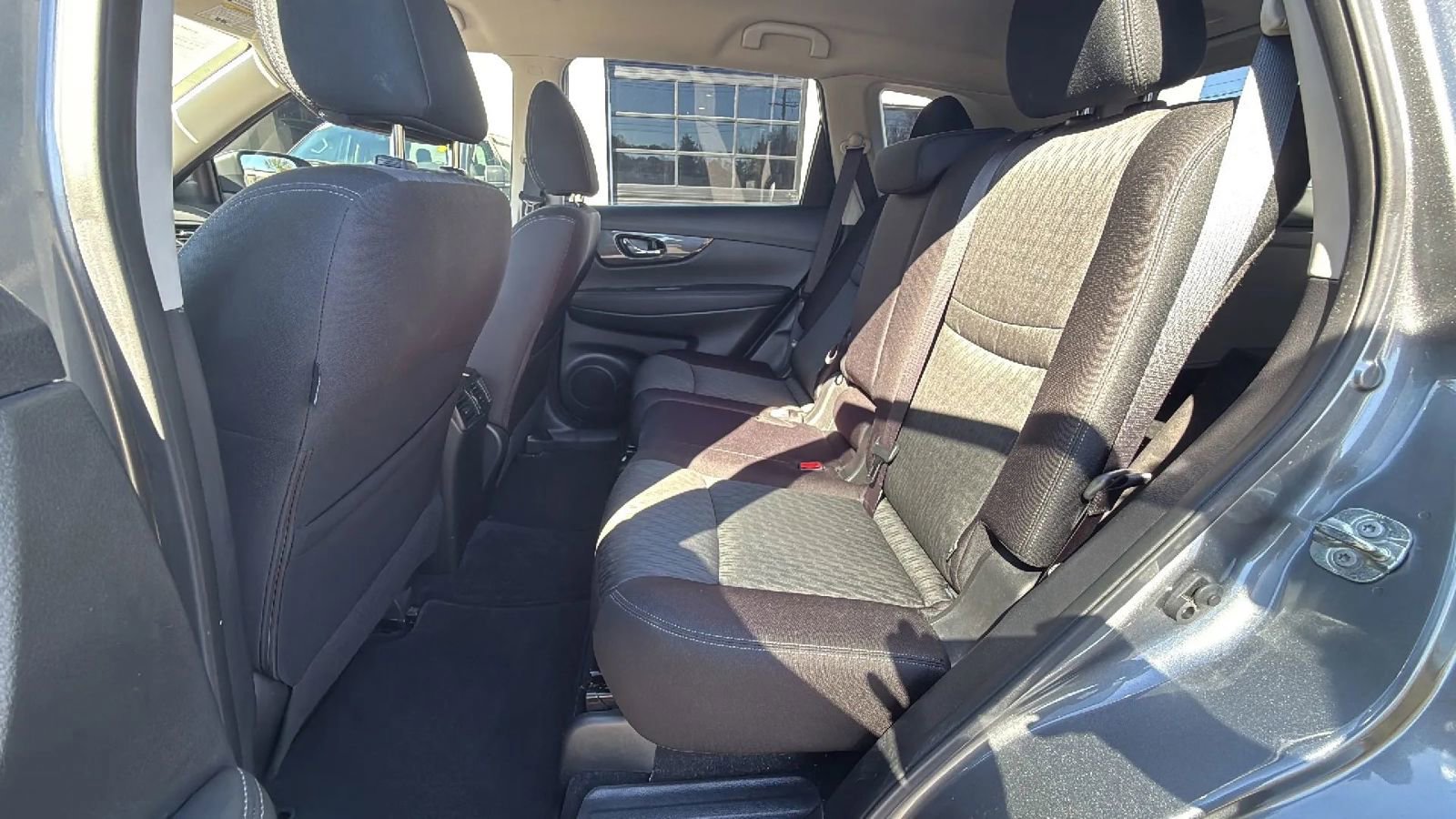 Used 2020 Nissan Rogue SV image 35