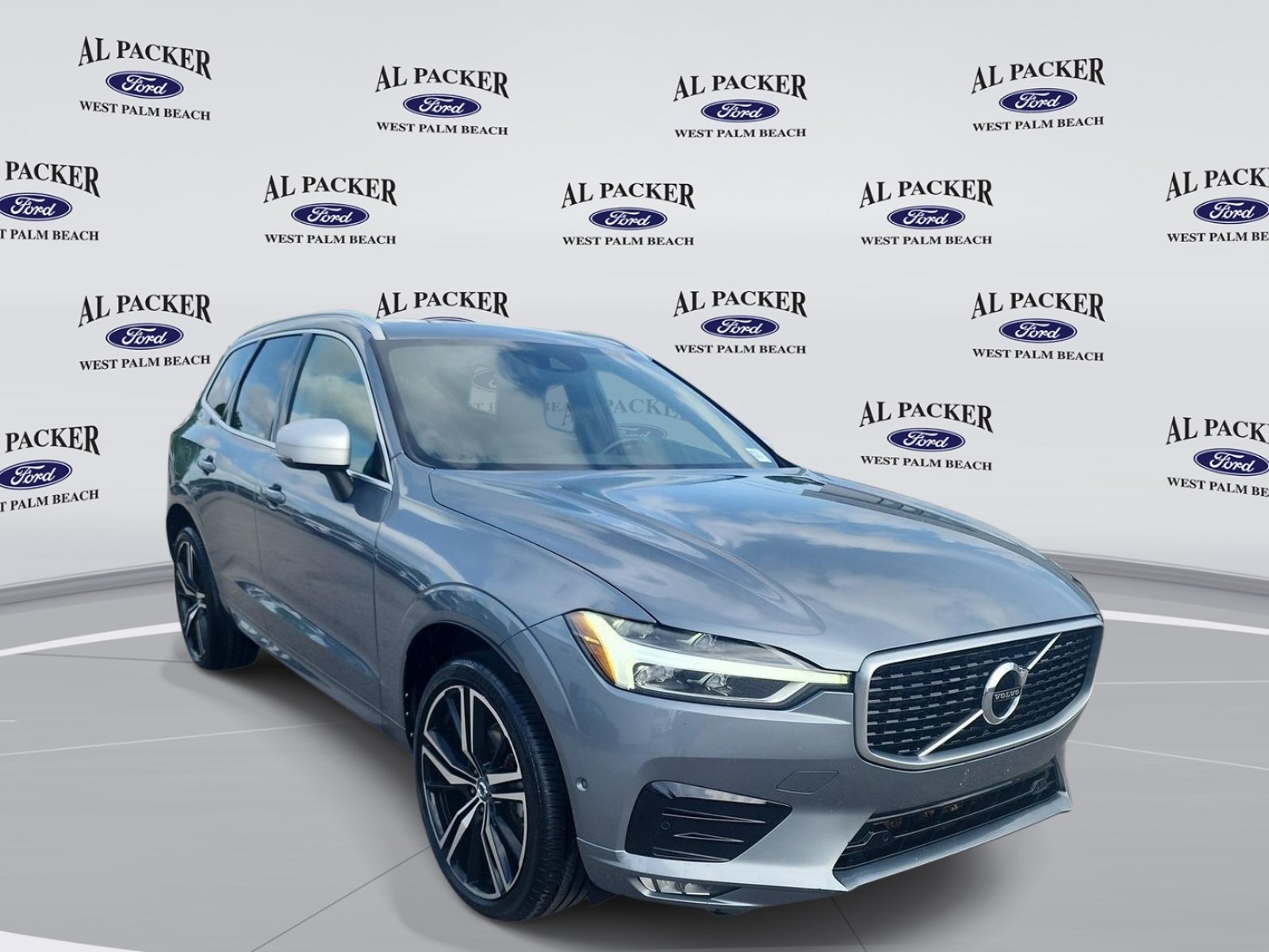 Used 2018 Volvo XC60 T5 R-Design w/ Convenience Package AWD/4WD image 8