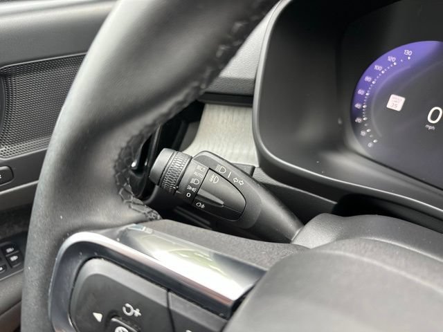 Used 2023 Volvo XC40 B4 Core w/ Convenience Package FWD image 24