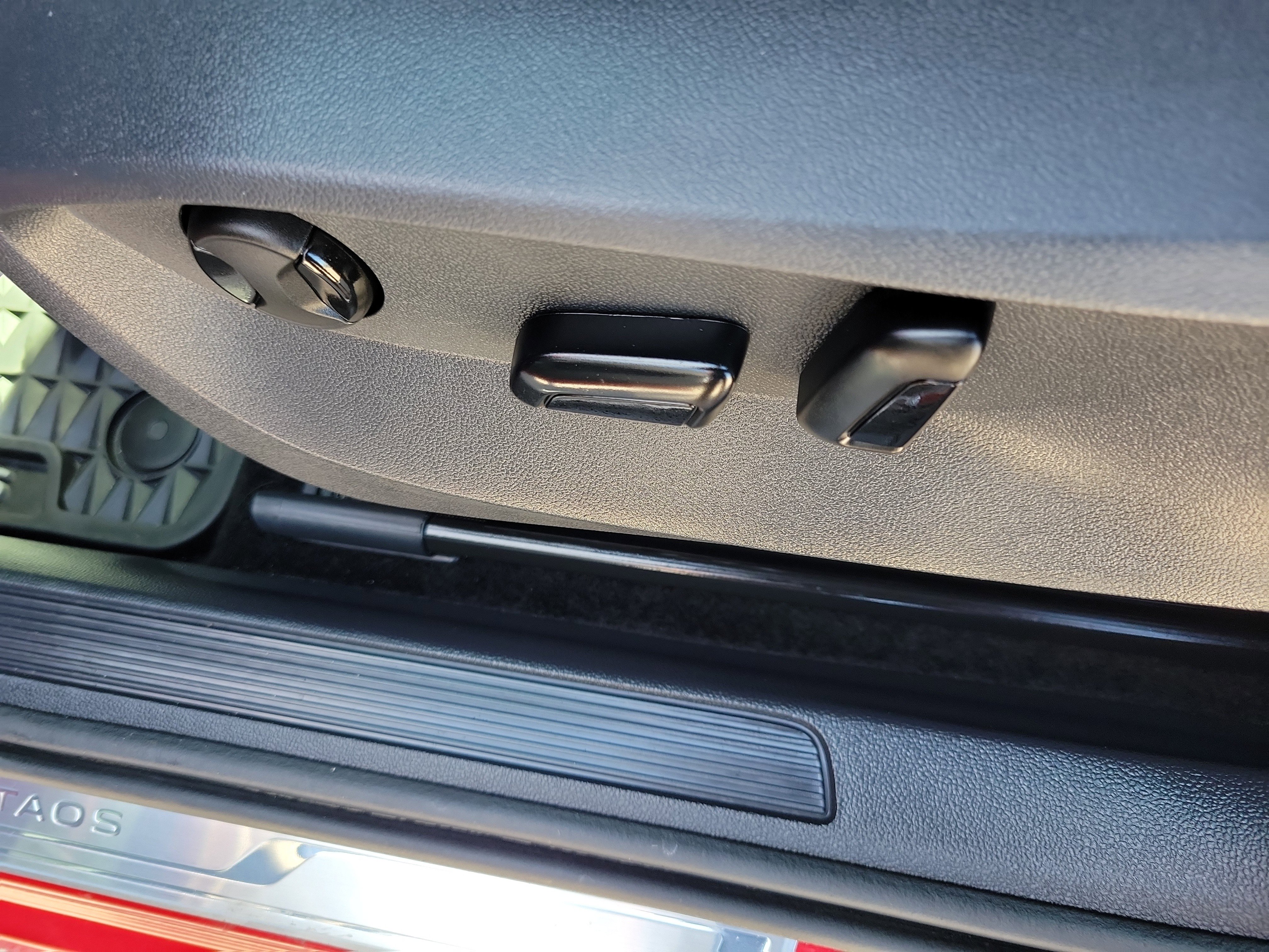 Used 2024 Volkswagen Taos SE FWD image 23