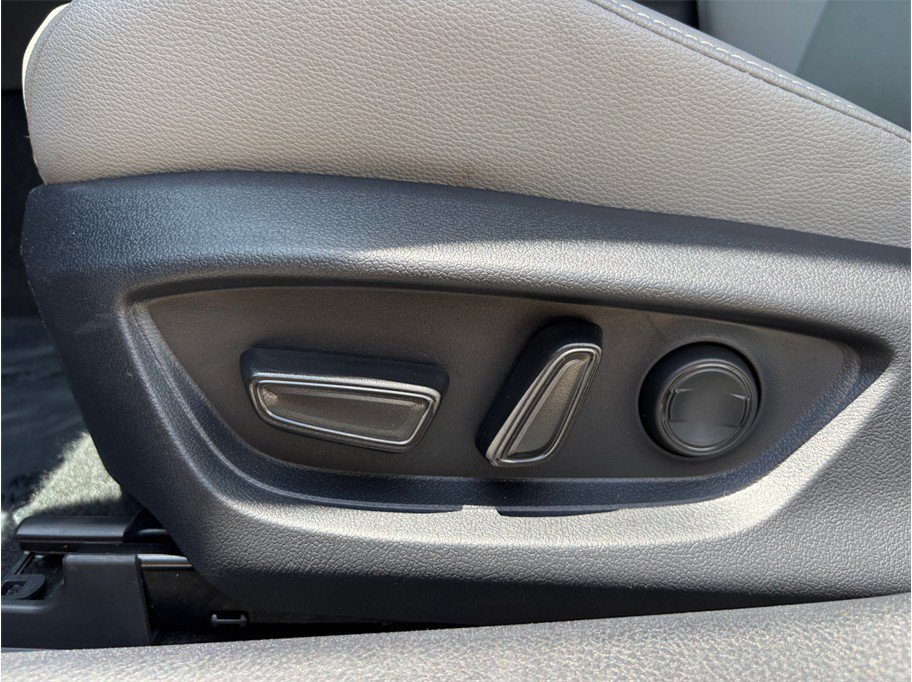 Used 2025 Toyota Camry SE FWD image 19