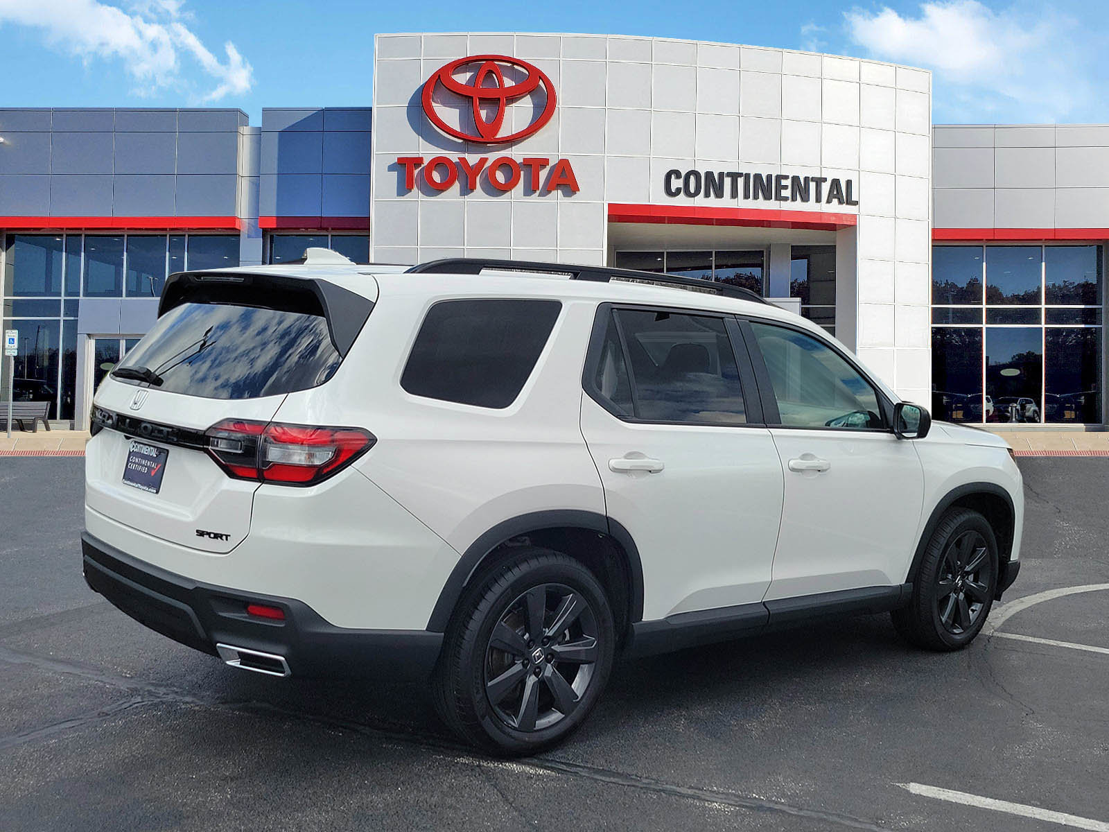 Used 2025 Honda Pilot Sport image 5