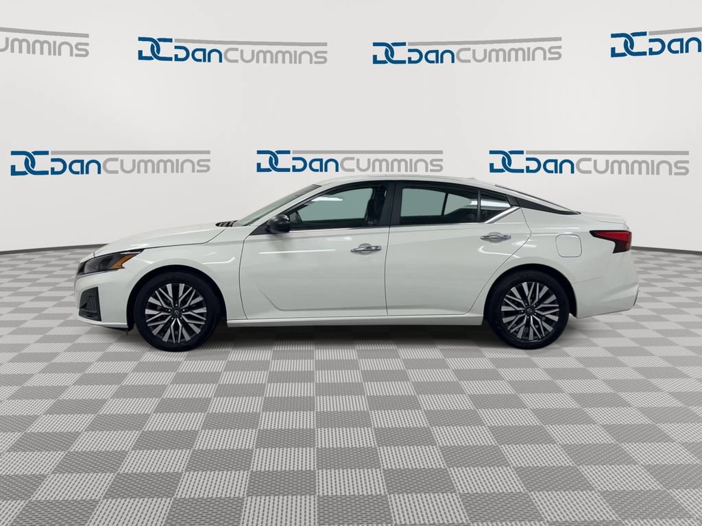 Used 2025 Nissan Altima 2.5 SV FWD image 5