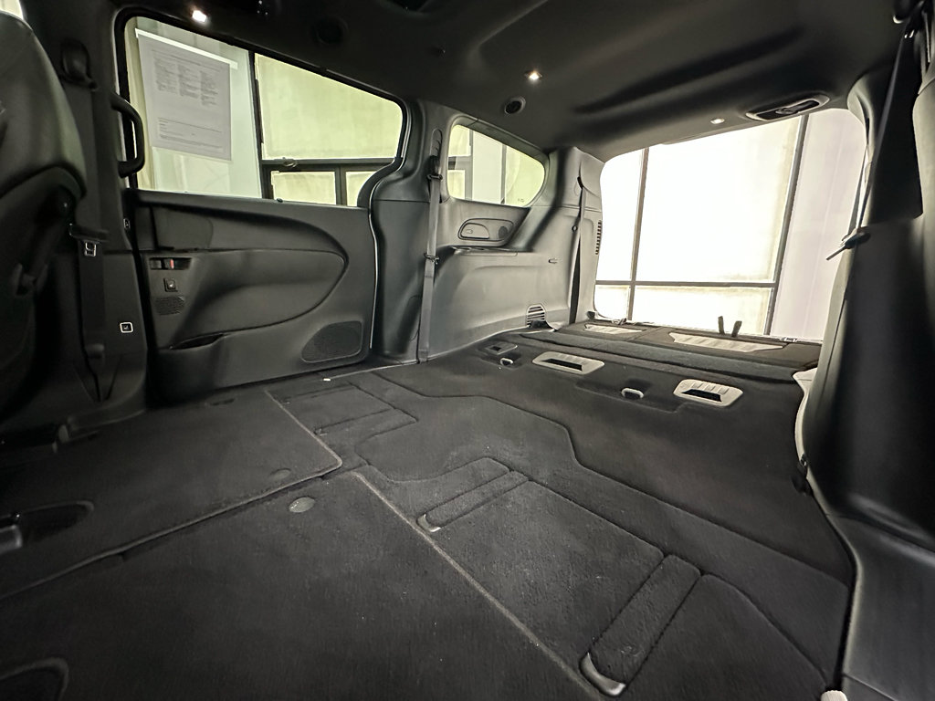 Used 2026 Chrysler Pacifica Limited w/ S Appearance Package FWD image 16
