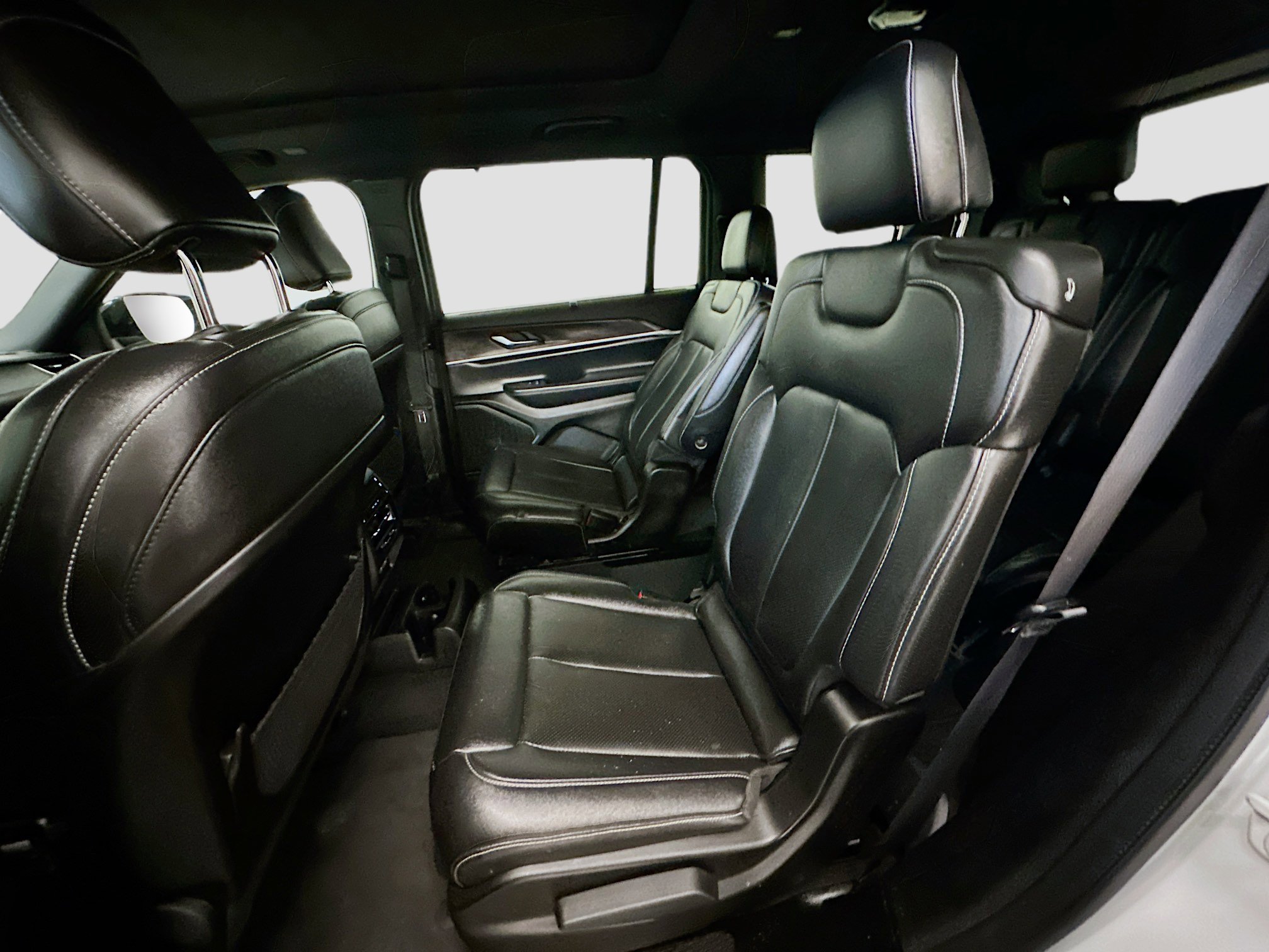 Used 2024 Jeep Grand Cherokee L Limited w/ Luxury Tech Group II image 30