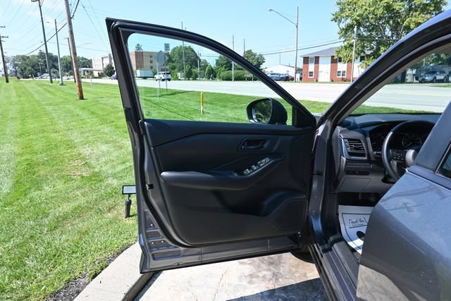 Used 2024 Nissan Rogue S AWD/4WD image 25