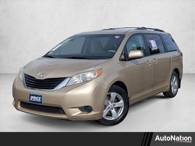 Used 2011 Toyota Sienna LE w/ Towing Pkg image 1