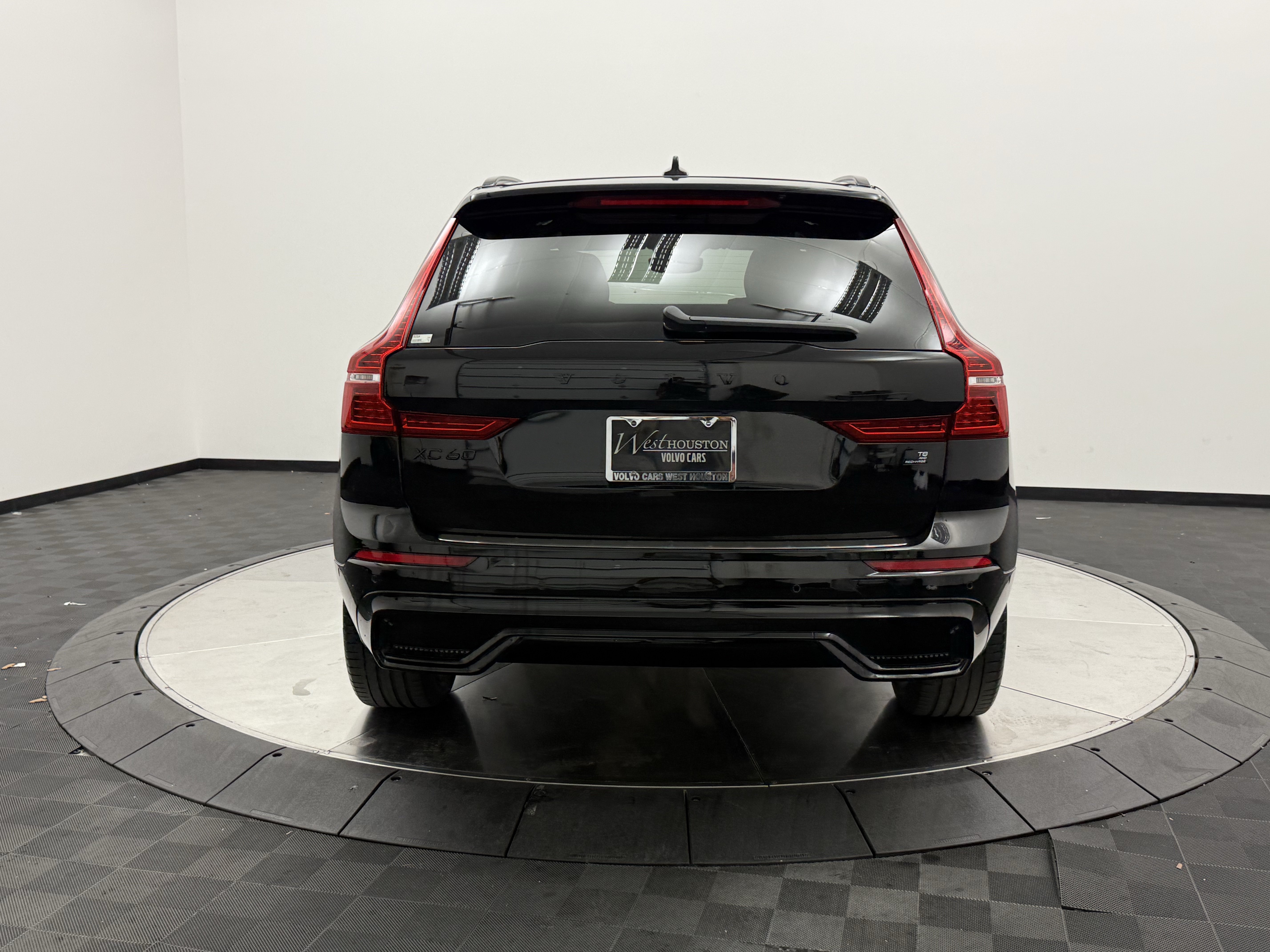 Certified 2024 Volvo XC60 T8 Ultimate w/ Protection Package Premier AWD/4WD image 6