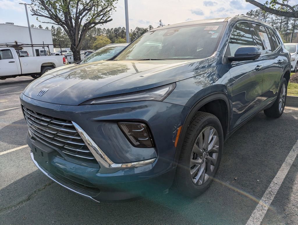 Used 2025 Buick Enclave Preferred image 4