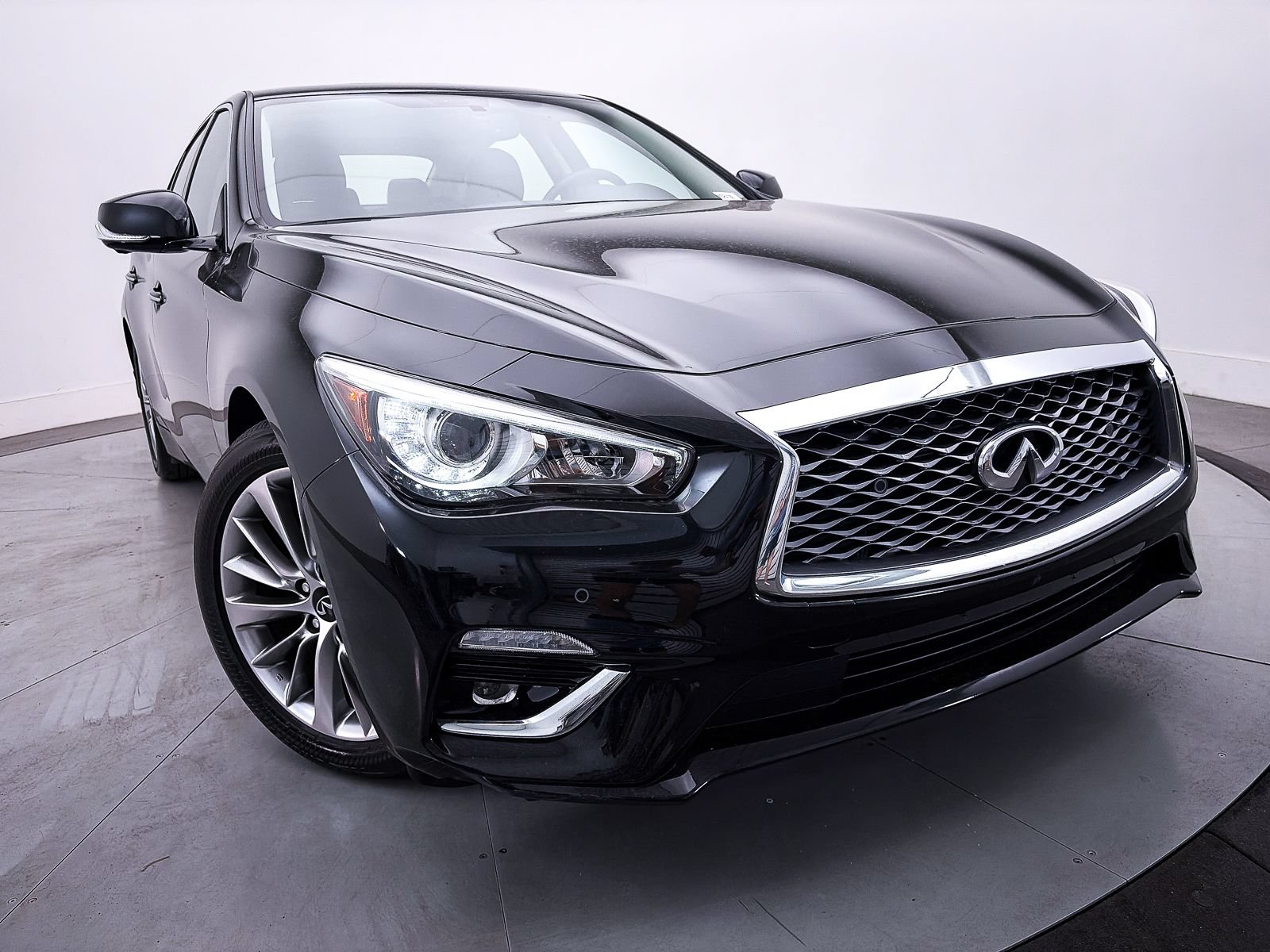 Used 2023 INFINITI Q50 Luxe w/ Cargo Package RWD image 4