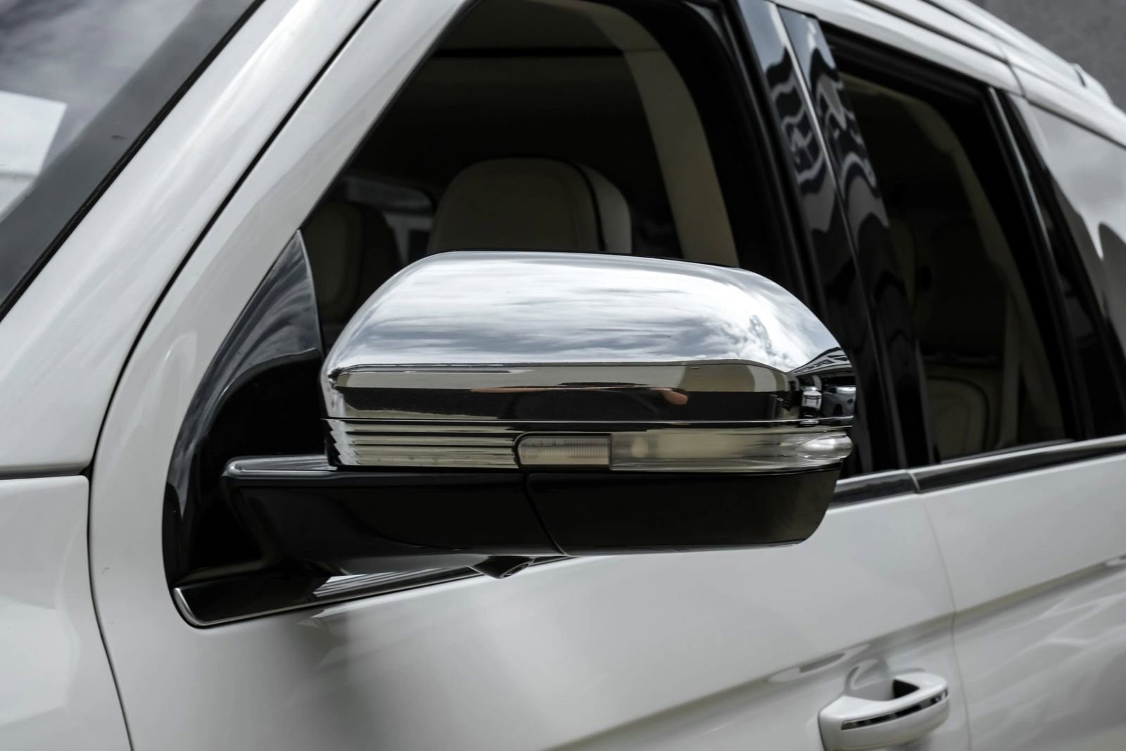 Used 2020 Lincoln Navigator Black Label w/ Cargo Convenience Package AWD/4WD image 41