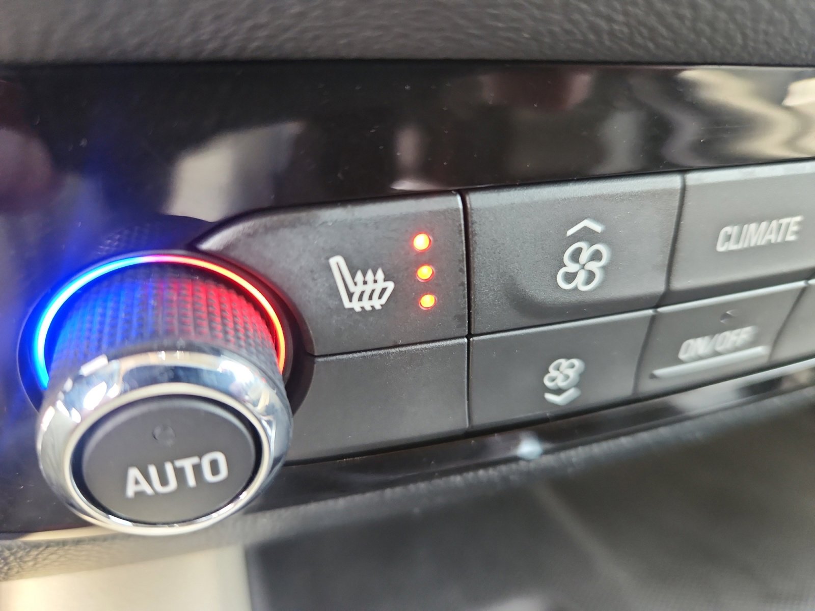 Used 2019 Buick Enclave Essence image 32