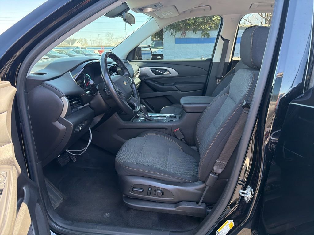 Used 2018 Chevrolet Traverse LT image 16