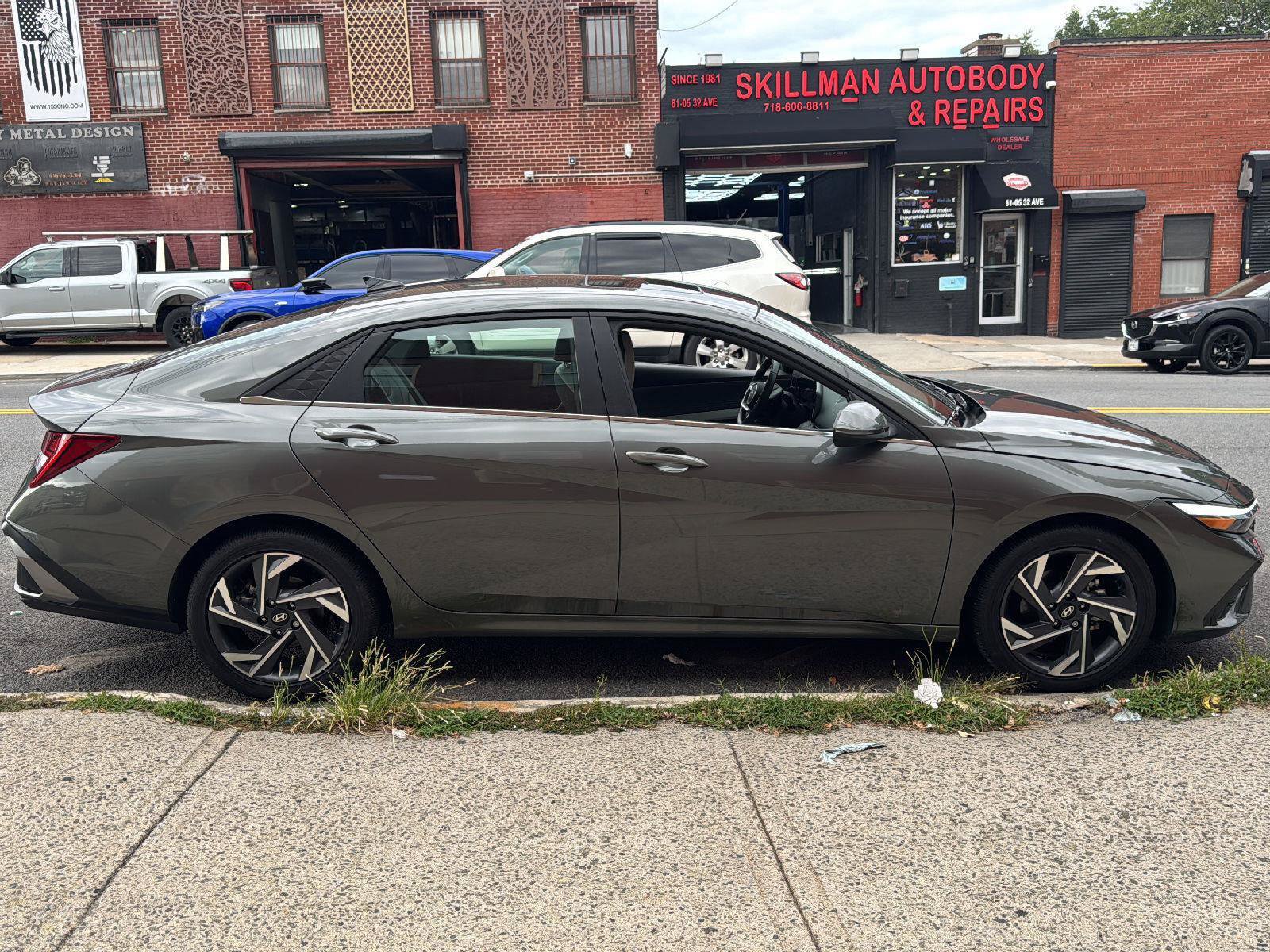 Used 2025 Hyundai Elantra Limited FWD image 8