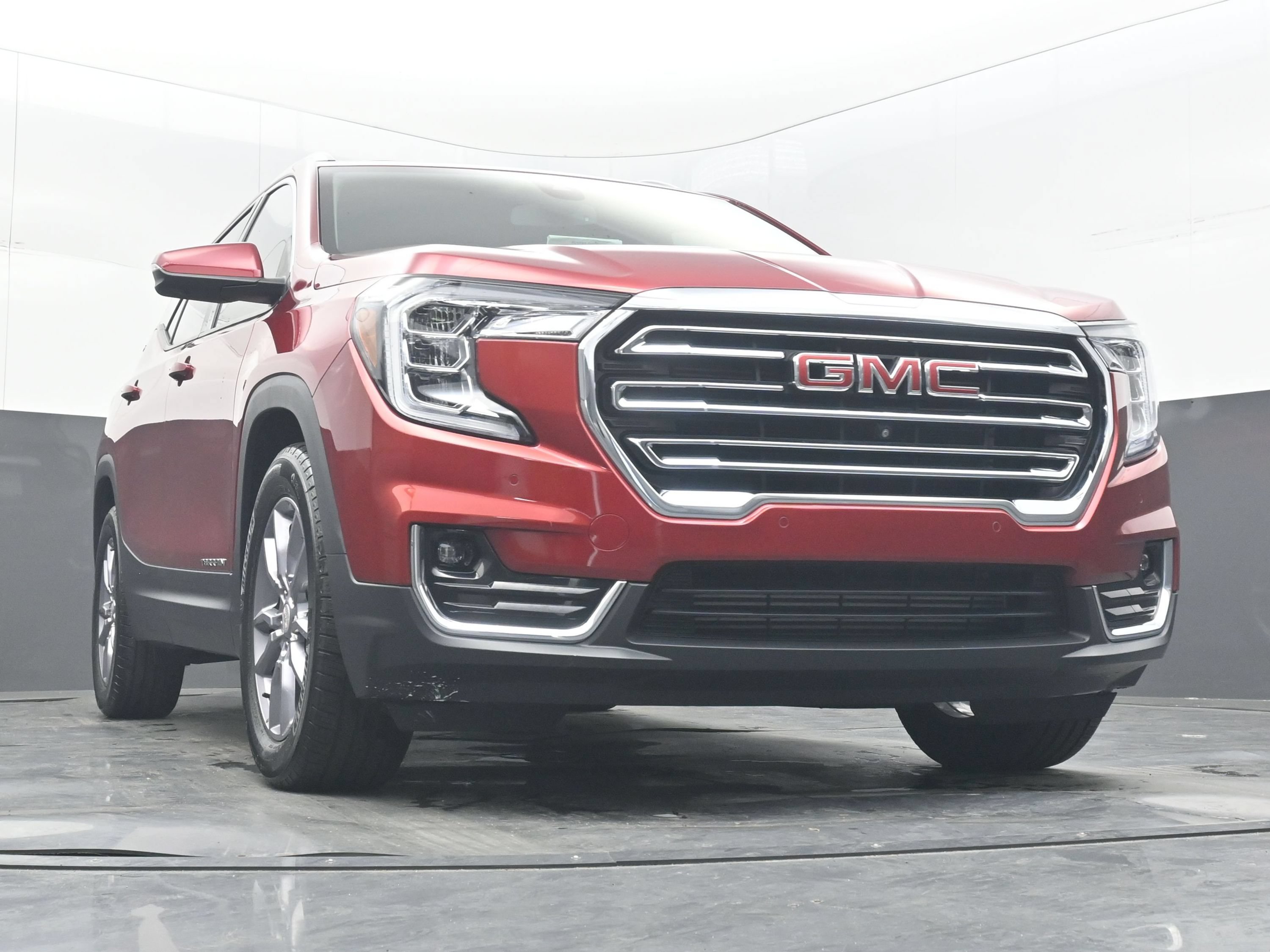 Used 2023 GMC Terrain SLT w/ Tech Package FWD image 25